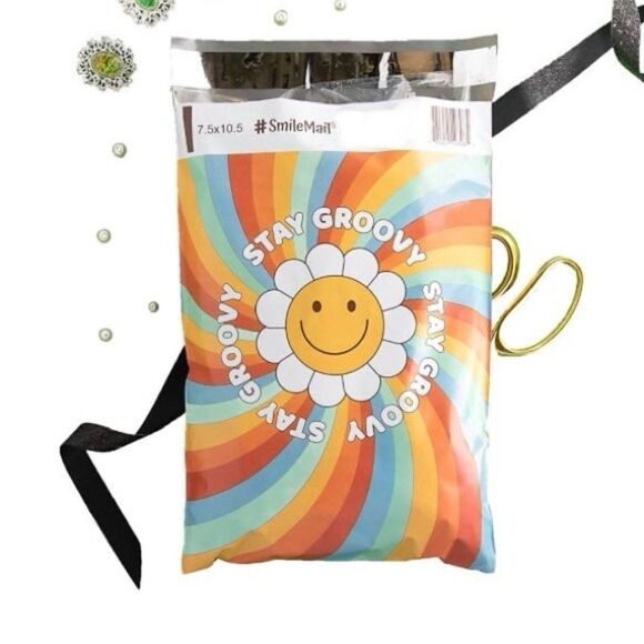 20 - 7.5” x 10.5” Stay Groovy Retro Print Poly Mailers - Picture 3 of 3